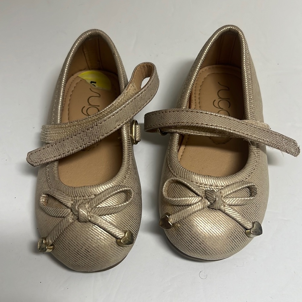 Sophia Taylor Kid Size 5 Shoes, Gold Size 5 Children Shoes